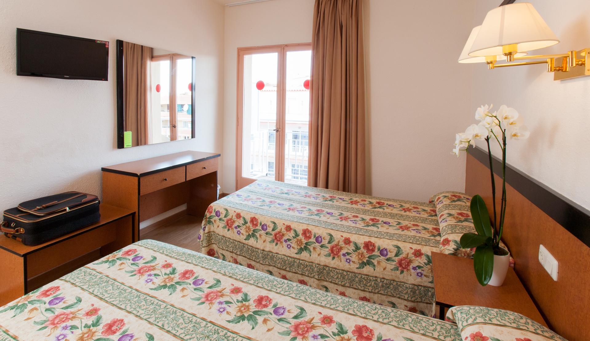 Hotel Guitart Central Park Aqua Resort Лорет де Мар Екстериор снимка